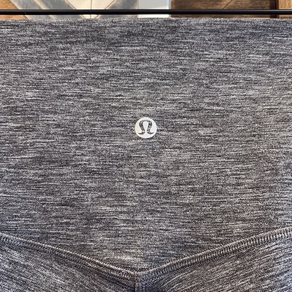 Lululemon Lululemon Align Pant 25" Leggings Heathered Black Grey 4 EUC - Picture 5 of 6